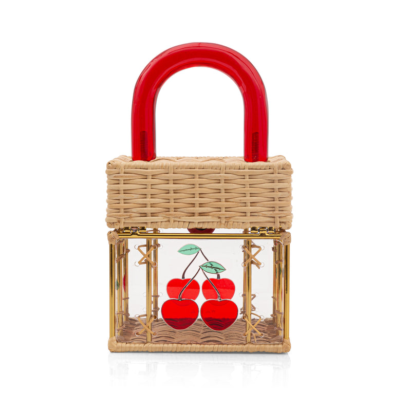 Bolsa box em palha natural com corpo transparente decorado com cerejas em acrílico vermelho. Possui alça estruturada em acrílico vermelho, fechamento frontal com detalhe redondo e ferragens douradas.