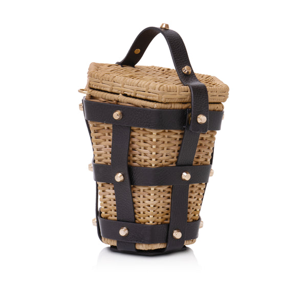 Bolsa estruturada cesto rattan e couro preto.