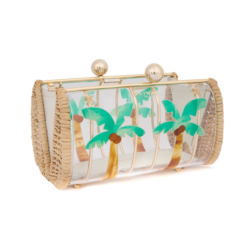 Clutch estruturada em rattan com corpo em acrílico transparente, estampa de duas palmeiras verdes com troncos marrons e fecho metálico dourado no topo.