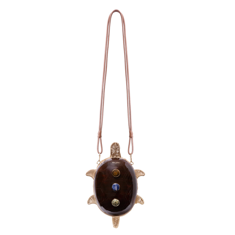 Bolsa tartaruga com detalhes em pedras coloridas