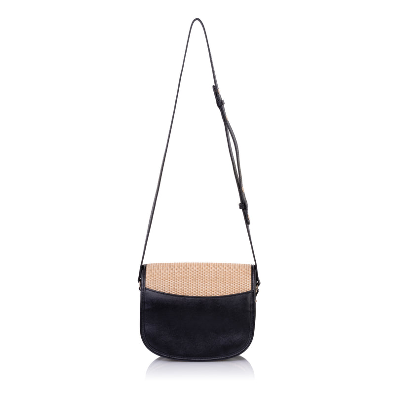 Bolsa Waiwai em rattan natural com fecho redondo dourado e couro preto
